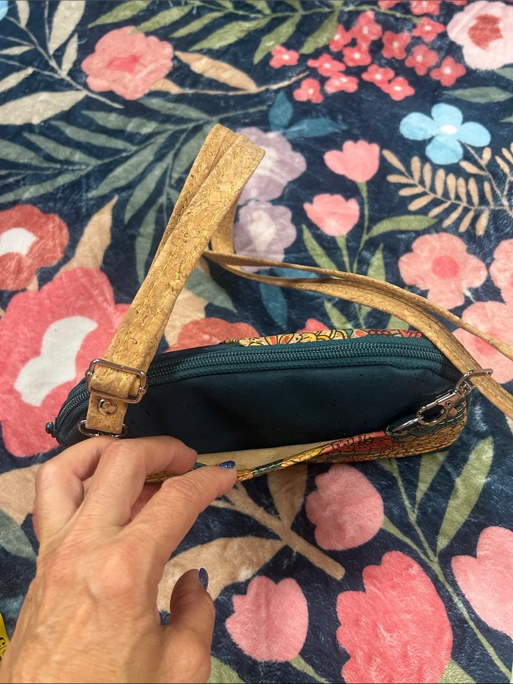 Nwot Sew corky Floral Crossbody Bag in Multicolor